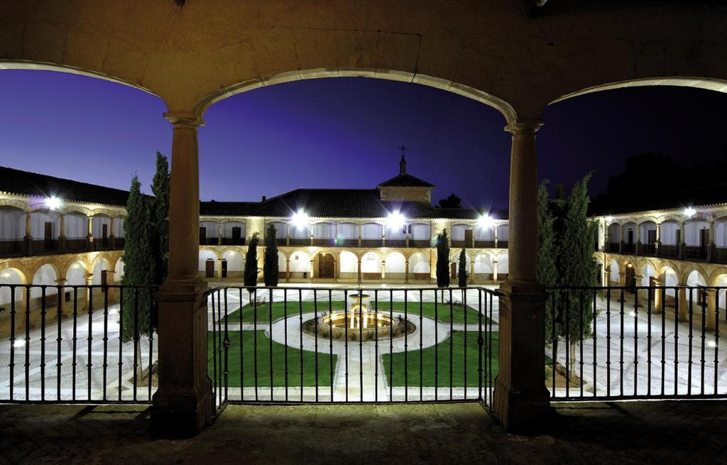Отель La Casona Del Abuelo Parra Вильянуэва-де-лос-Инфантес Экстерьер фото